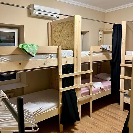 шепіт 旅馆 利沃夫