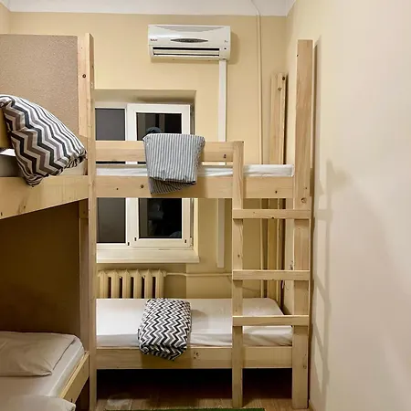 호스텔 шепіт