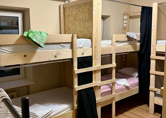 шепіт بيت شباب إلفيف